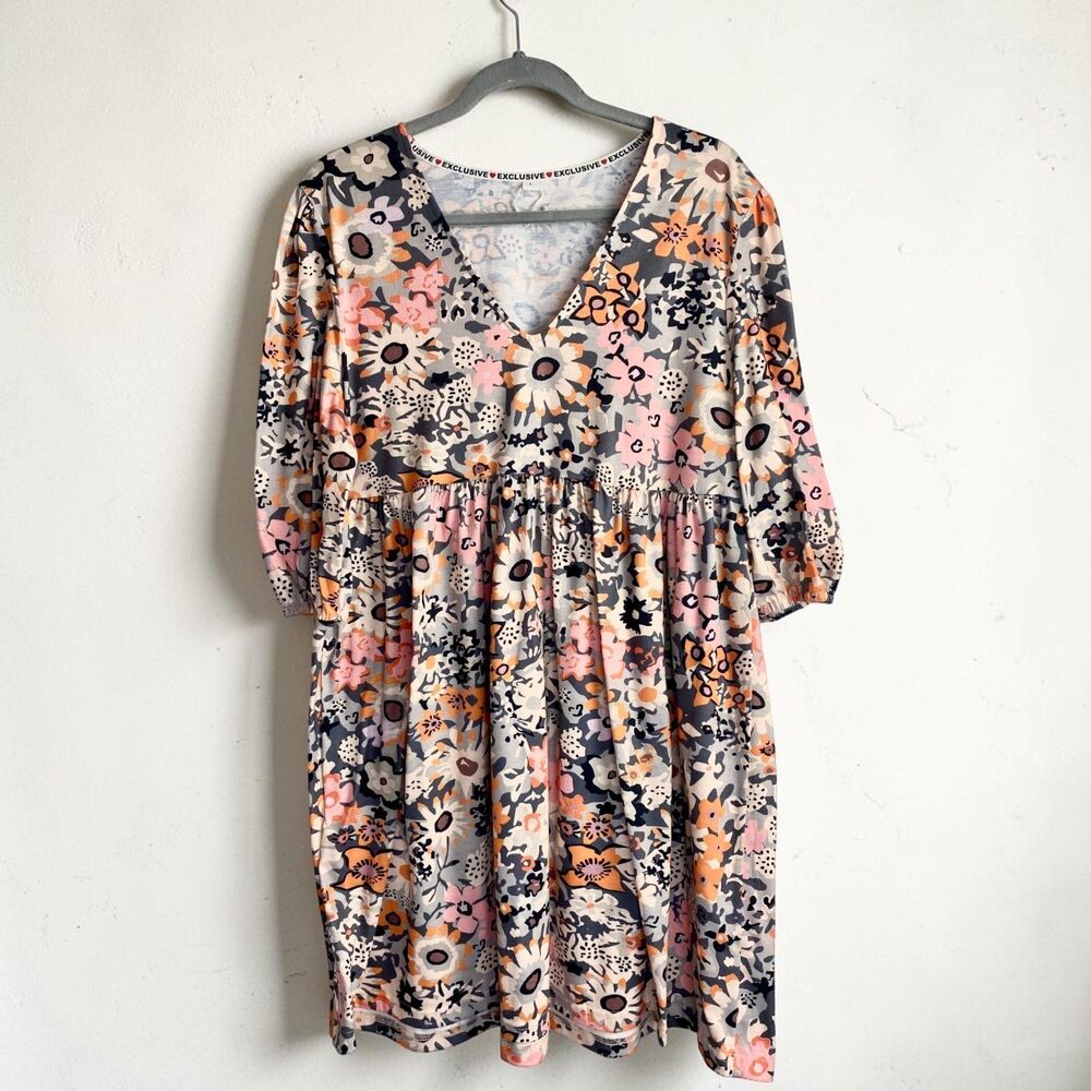 NWOT Made With Love Floral Boho Dress Large 70s Retro Hippie Pleated VNeck Rayon